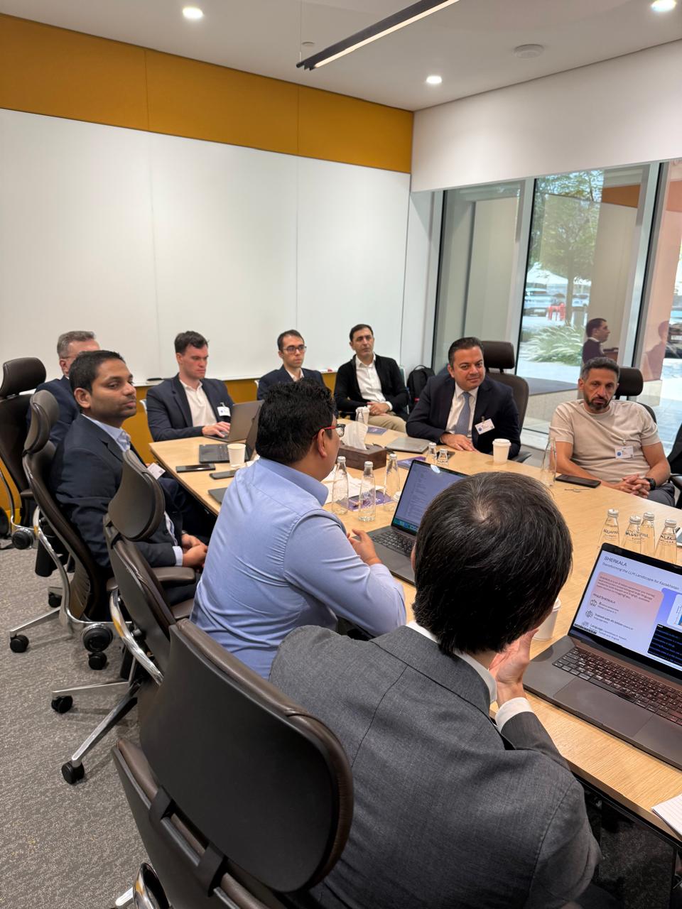 Elm və Təhsil Nazirliyinin nümayəndə heyəti Microsoft İnnovasiya Mərkəzində olub