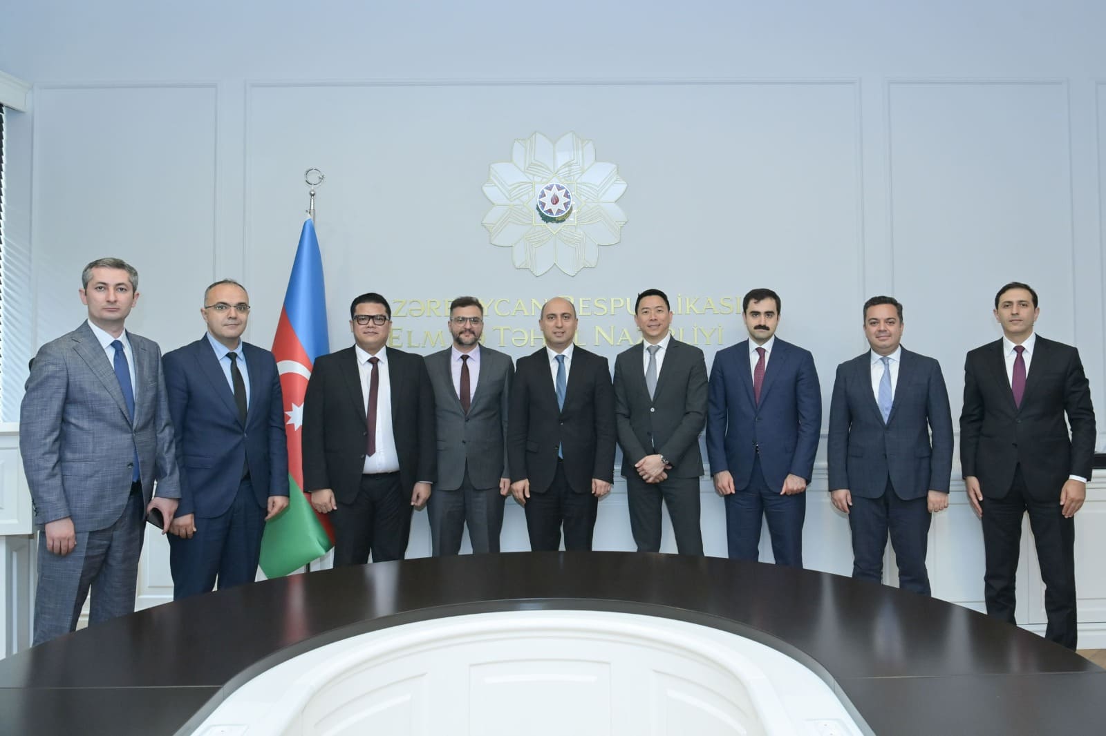 Elm və Təhsil Nazirliyi ilə G42 Presight şirkəti arasında  əməkdaşlıq imkanları müzakirə olunub